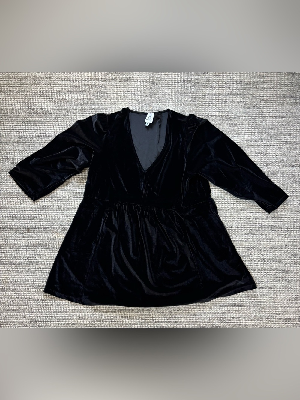 NEW GAP Black Velvet V-Neck Maternity Top- Medium